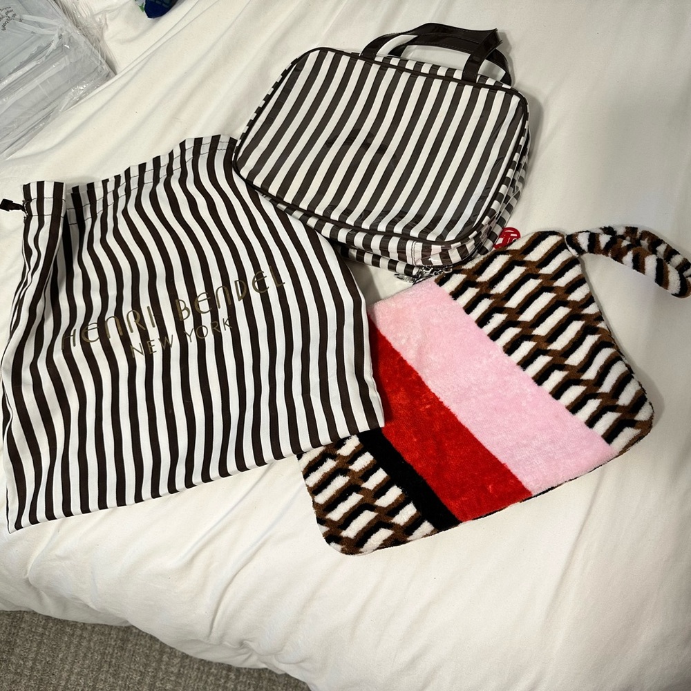 Henri Bendel toiletry bag, wet bag and dust cover, excellent like new
